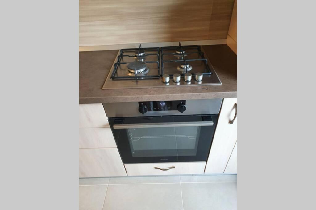 ブカレストConfort Studio With A Marvelous Kitchenアパートメント エクステリア 写真